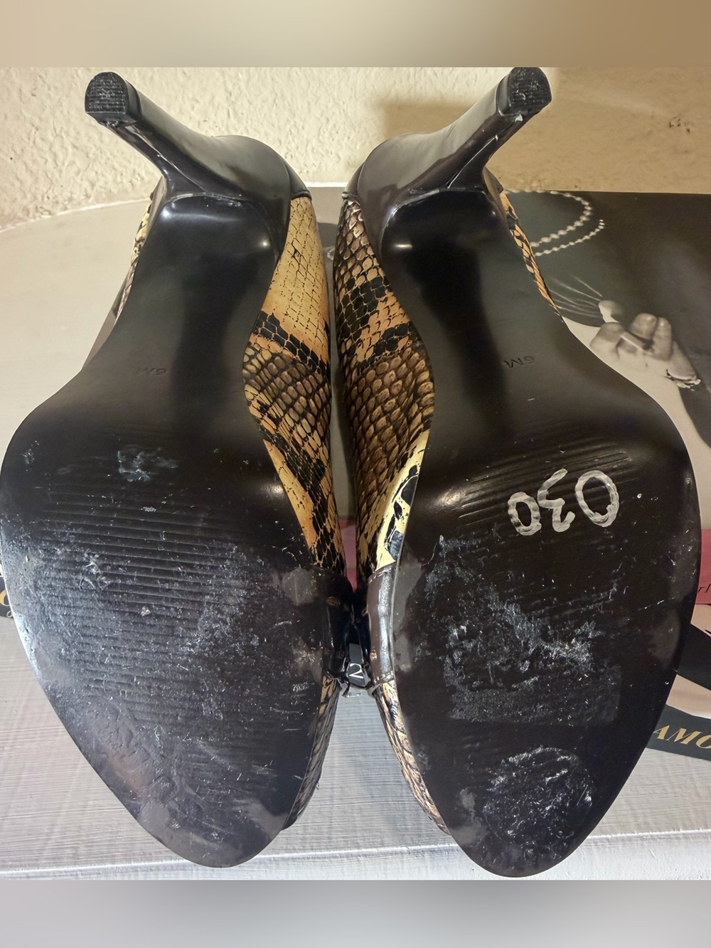 Vintage Guess Snakeskin Print Peep Toe Platform Heels – Size 6 - Picture 3 of 7